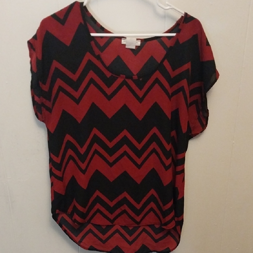 Body Central Red and Black Graphic Short Sleeve Blouse